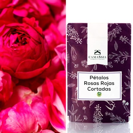 Pétalos de rosas rojas cortadas 